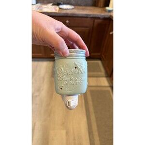 Scentsy minty/aqua wall plugin/warmer